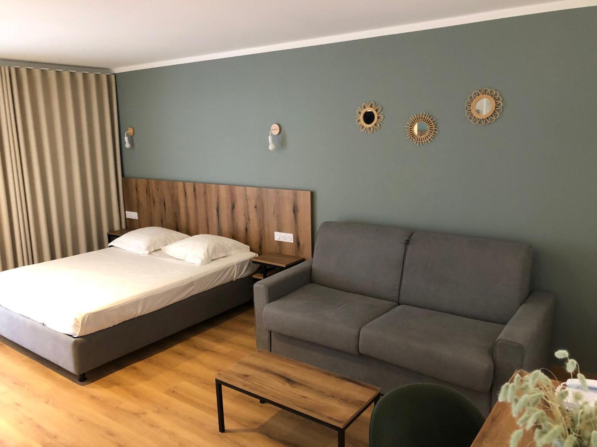 Auberge Les Oliviers Луччана Екстер'єр фото