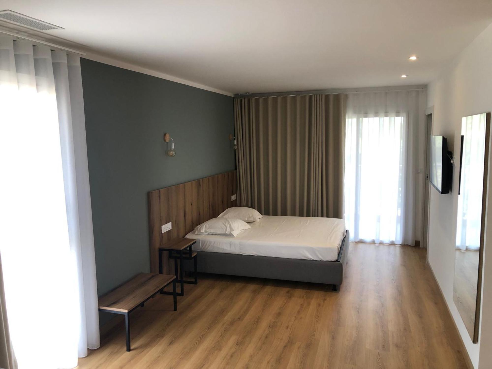 Auberge Les Oliviers Луччана Екстер'єр фото