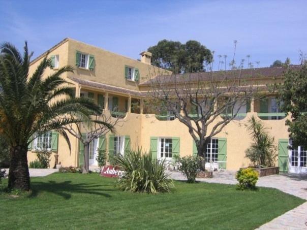 Auberge Les Oliviers Луччана Екстер'єр фото